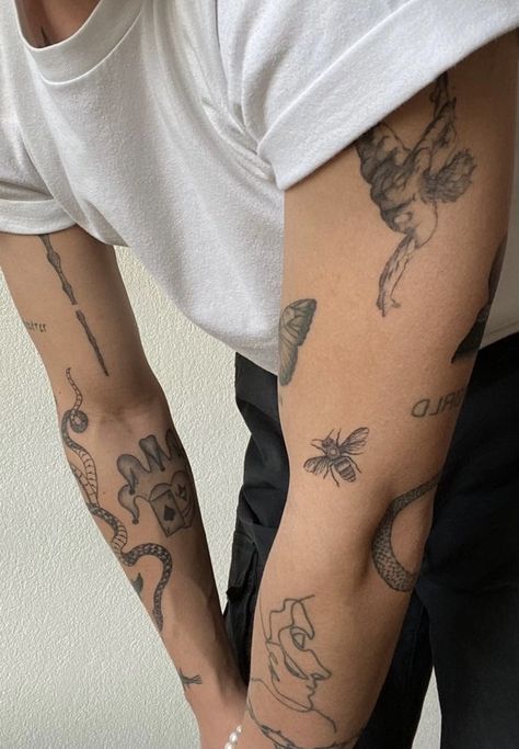 Mens Body Tattoos, Tato Minimal, Clever Tattoos, Cool Small Tattoos, Small Tattoos For Guys, Stay With Me, Hand Tattoos For Guys, Black Ink Tattoos, Arm Tattoos For Guys