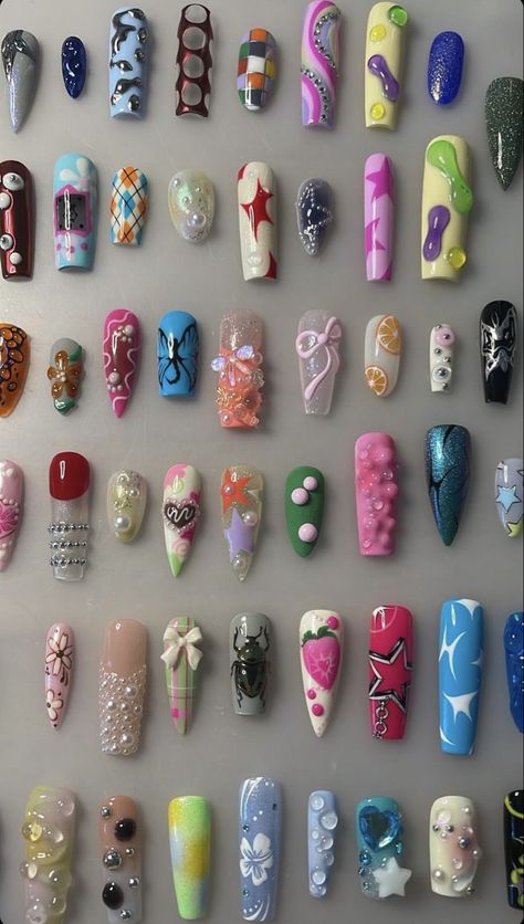 Funky Nail Designs Fun, Oldies Nails, Crazy Nail Art Designs, Kitsch Nails, 90s Nail Art, Artist Nails, Photo Station, Nail Design Glitter, Nail Board