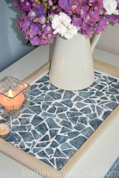 Tile Serving Tray Diy, Diy Tile Decor, Mosaic Serving Tray Ideas, Mosaic Tile Diy, Mosaic Tile Table Top Diy, Mosaic Kits To Buy, Extra Tile Ideas Diy, Diy Tile Projects, Mosaic Tile Art Ideas