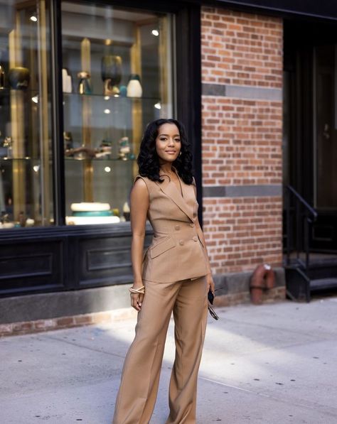 Womens Workwear 2023, Summer Work Outfit Black Women, Workwear Trends 2023, Feminine Suit Outfit, Award Ceremony Outfit Casual, Fall Workwear 2023, Formal Corporate Attire For Women, Doctor Outfit Women Work Wear, Black Woman Work Outfits