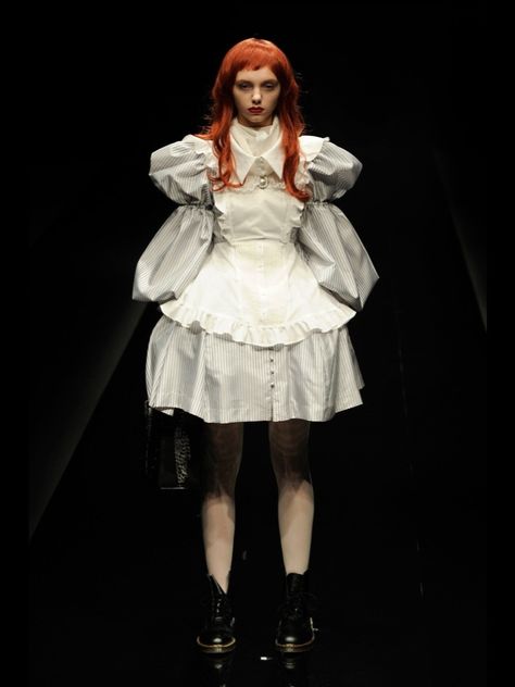 Alice Auaa was all about the world of Alice in Wonderland this gothic Lolita brand which started as a fringe label is finally hitting the runway and for this collection it’s taking us into the magical world of Alice in Wonderland. There was many details from the red plaid overalls, accordion pleats silk pajamas and voluminous bustles on wonderful black gowns. – Dream, Create and Inspire… Tokyo Fashion Week, Tokyo Fashion, Japan Fashion, Yohji Yamamoto, Fantasy Fashion, Gothic Lolita, Gothic Fashion, Couture Fashion, Fashion Ideas