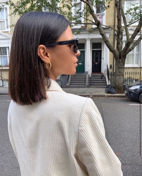 Minimal Streetstyle on Instagram: “By @emitaz” Sleek Short Hair, Mood Vibes, Short Hairdos, Vacation Mood, Cute Hairstyles For Medium Hair, Haircuts Straight Hair, Short Hair Haircuts, Medium Hair Cuts, Grunge Hair