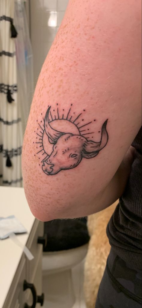 Cow Horns Tattoo, Taurus Japanese Tattoo, Taurus Tattoo Aesthetic, Bull Tattoo Men, Traditional Cow Tattoo, Cattle Tattoo, Taurus Bull Tattoo, Bull Tattoo Feminine, Ox Tattoo