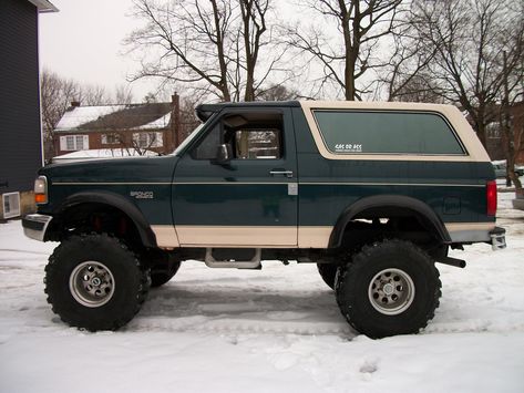 Bronco Concept, Old Bronco, Bronco Truck, Old Dodge Trucks, Jeep Grand Cherokee Srt, Classic Bronco, Classic Ford Broncos, Custom Pickup Trucks, Old Ford Trucks