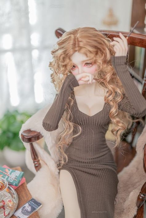 Bjd Doll Poses, Doll Poses, Bjd Doll Clothes, Bjd Clothes, Doll Aesthetic, Barbie Dress Fashion, Fantasy Art Dolls, Ball Jointed Doll, Realistic Dolls