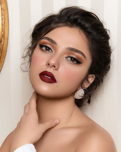 Nora Bo Awadh NB on Instagram: “💋DARK FLAMING @nora_cosmetic_ @safa.photographer 😍✨” Makeup For Almond Shaped Eyes, Luxury Eyeshadow Palette, Summer Makeup Routine, Luxury Eyeshadow, Trendy Lipstick, Almond Eye Makeup, French Makeup, Wedding Makeup Tutorial, Almond Shaped Eyes