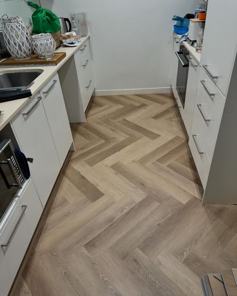 Flooring goals alert! We’re obsessed with how our 8mm Hybrid Flooring in Herringbone pattern turned out in this stunning apartment! The perfect combination of style and durability, our Herringbone flooring adds a touch of sophistication and elegance to any room. And with its robust 8mm construction, it’s ready for whatever life throws its way! Swipe to see the full transformation and get ready to fall in love with your floors all over again! #HerringboneFlooring #HybridFlooring #Apartment... Hybrid Flooring, Herringbone Flooring, Herringbone Floor, Herringbone Pattern, Herringbone, Fall In Love, In Love, Apartment, Flooring