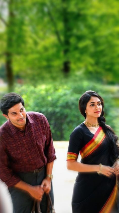 Sita Rama Movie Images 4k, Mr Perfect Movie Images, Seetha Rama Movie Images Hd, Mrunal Thakur Saree In Sita Ramam, Casual Couple Poses Instagram, Sita Raman Outfit, Sitaramam Movie Images, Sita Ramam Mrunal Looks, Seetha Rama Movie Images