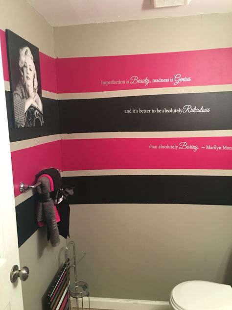 Marilyn Monroe inspired guest bathroom Marilyn Monroe Bathroom Ideas, Marilyn Monroe Bathroom, Marilyn Monroe Bedroom, Awesome Bathrooms, Marilyn Monroe Decor, Women's Quotes, Monroe Marilyn, Pink Living Room Decor, Shower Box