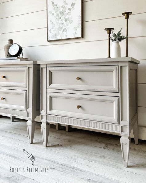 Kaylor Chaffin | Talk about a major makeover! These Basic Witz vintage side tables/nightstands had the ugliest old finish, but I still saw the potential… | Instagram Painted Bed Side Tables, Vintage Bed Side Table, Greige Nightstand, Side Tables Bedroom Modern, Nightstands Modern, Vintage Side Tables, Fine Antique Furniture, Nightstand Makeover, Vintage Painted Furniture