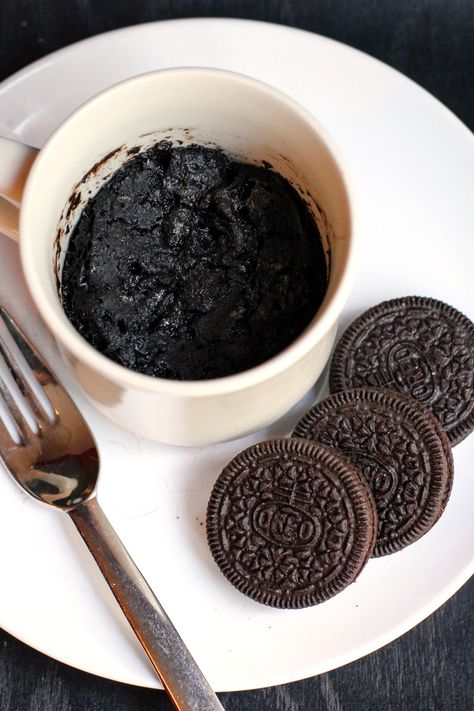 Dairy-Free Oreo Mug Cake Recipe - Just 3 Ingredients and 5 Minutes or Less! Naturally vegan, egg-free, and nut-free. Even kids can make it! Mug Cake Without Baking Powder, Cake Without Baking Powder, Oreo Mug Cake Recipe, Cake Without Baking, Oreo Mug Cake, Oreo Mug, Mugcake Recipe, Gooey Chocolate Cake, Oreo Cookie Cake