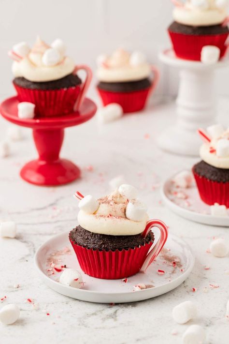 These adorable hot chocolate cupcakes are a breeze to whip up and make for a special winter treat. They’re the ideal accompaniment to a cozy mug of hot chocolate or coffee during the chilly season. The cupcakes come together effortlessly with just a few ingredients - hot cocoa mix, vanilla and boxed devil's food cake mix. To top it off, you can add a delicious frosting along with some festive candy canes and mini marshmallows for a charming finishing touch! Christmas Party Ideas Food, School Christmas Party Ideas, Xmas Desserts Recipes, Christmas Themed Desserts, Vanilla Christmas, Party Ideas Food, Cupcakes Funfetti, Winter Cupcakes, Hot Chocolate Cupcakes