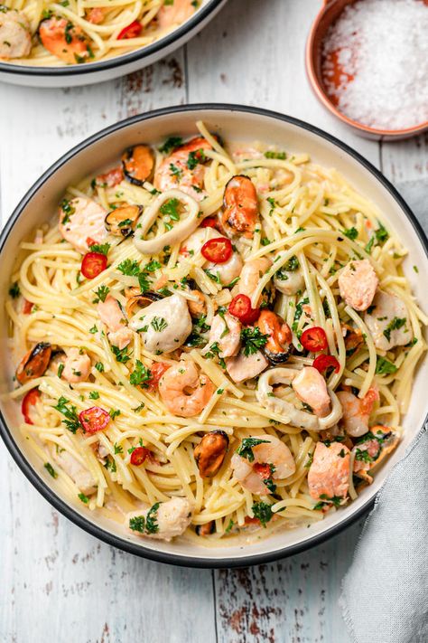 Spaghetti With Coconut Milk, Sea Food Spaghetti, Coconut Milk Shrimp Pasta, Creamy Marinara Pasta, Seafood Marinara Recipes, Marinara Dishes, Coconut Spaghetti, Pasta With Coconut Milk, Seafood Marinara Pasta