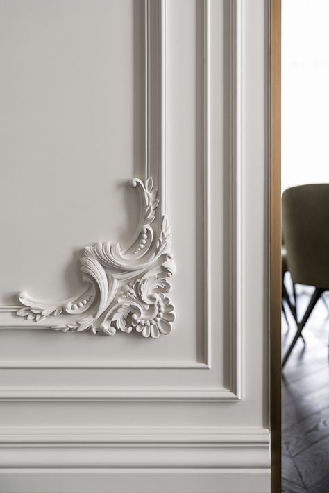 Wall Molding Design, Wall Panel Molding, Classy Living Room, Andrea Palladio, House Redesign, Neoclassical Interior, Corner Moulding, Wall Panel Design, French Style Homes