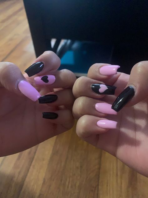 Pink And Black Nails Almond Shape, Square Acrylic Nails Pink And Black, Black Nails With A Pink Heart, Acrylic Nails Ideas Black And Pink, Nails With Black And Pink, Grunge Nail Ideas Black, Black And Pink Nails Ideas Aesthetic, Black And Pink Simple Nails, Pink And Black Nail Art Designs