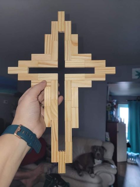 Cross Ideas Diy, Simple Things To Build With Wood, Wooden Cross Ideas, Wood Crosses Ideas Projects, Diy Wood Decor Projects, Diy Wooden Crosses Ideas, Christian Woodworking Projects, Diy Jenga Block Crosses, Jinga Crafts Diy