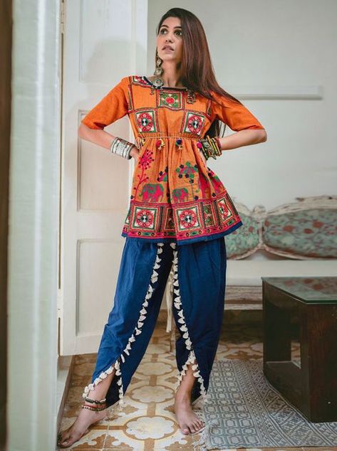 Dhoti Dresses For Women, Indian Fashion Salwar, Dhoti Salwar Suits, Dandiya Dress, Dhoti Salwar, Garba Outfit, Garba Dress, Trendy Outfits Indian, Salwar Designs