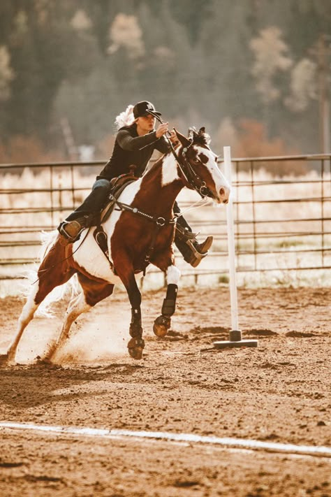 Barrel Racing Asthetic, Barrel Racer Aesthetic, Barrel Racing Aesthetic, Barrel Racing Photos, Rodeo Aesthetic, Rodeo Photography, Roping Horse, Western Horse Riding, Pole Bending