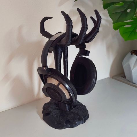 Goth 3d Print, Horror Room Decor, Headphones Decoration, Gothic Desk, Emo Room, Headphone Decoration, Headphone Organizer, Horror Room, Halloween Tea Party