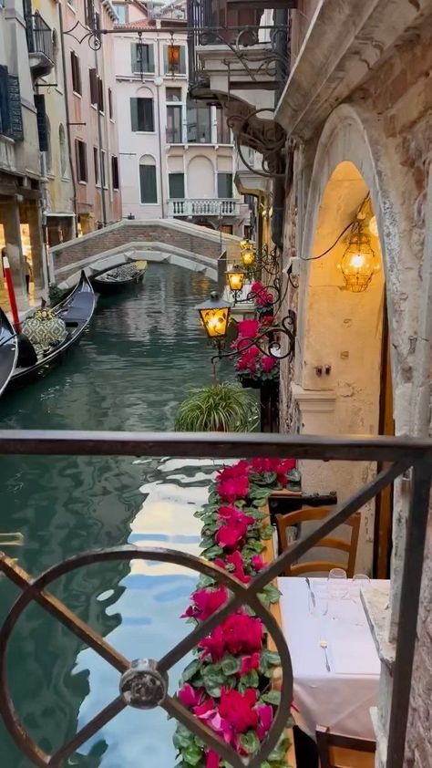 Beautiful Places In Japan, World Most Beautiful Place, Italy Aesthetic, Dream Travel Destinations, Alam Yang Indah, Beautiful Places In The World, Beautiful Places To Travel, Beautiful Places To Visit, Venice Italy