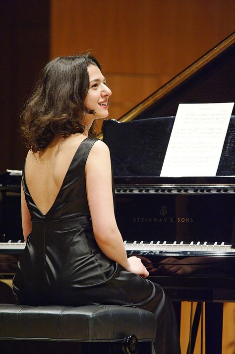 Piano Photoshoot, Piano Concert, Piano Photography, Piano Photo, Piano Girl, Orchestra Concerts, Musician Photography, Khatia Buniatishvili, Classical Musicians