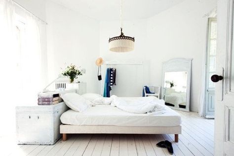 10 Ways to Make a Big Bedroom Feel Cozy | Apartment Therapy Cozy Bedroom Furniture, Big Bedroom, All White Room, Antique Bedroom, Big Bedrooms, Small Space Storage, Bedroom Photos, White Rooms, Large Bedroom