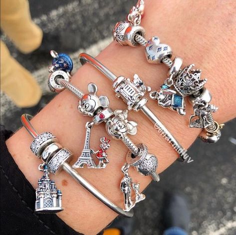 Disney Pandora Bracelet, Outfits Street Styles, Haute Couture Style, Rings Pandora, Pandora Bracelet Designs, Pandora Jewelry Charms, Charms Pandora, Couture Style, Pandora Rings