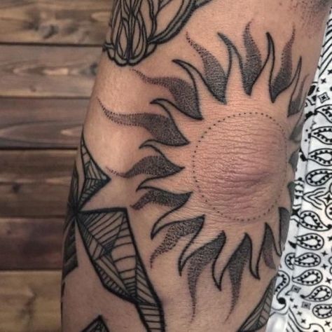 Tattoo On Elbow, Traditional Moon, Tato Tradisional, Catrina Tattoo, Elbow Tattoo, Dotwork Tattoo, Elbow Tattoos, Inspiration Tattoos, Tattoo Traditional