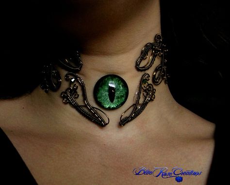 Floating Fantasies - Bronze Green Dragon Choker by LadyPirotessa Dragon Choker, Dnd Jewelry, Steampunk Choker, Gothic Dragon, Wire Jewelry Patterns, Jewelry Goth, Bronze Green, Dragon Eye, Green Dragon