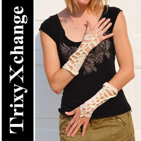 DIY gloves. Diy Gloves, Diy Lace Up, Gloves Diy, Fingerless Gloves, Halloween Costume, Sewing Projects, Halloween Costumes, Gloves, Stockings