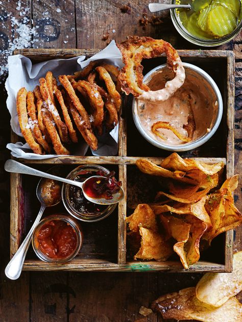 buttermilk onion rings Buttermilk Onion Rings, Cooking Kale, Cooking Venison Steaks, Burger Sauces Recipe, Donna Hay Recipes, Savory Jam, Onion Rings Recipe, Ultimate Burger, Mini Hamburgers