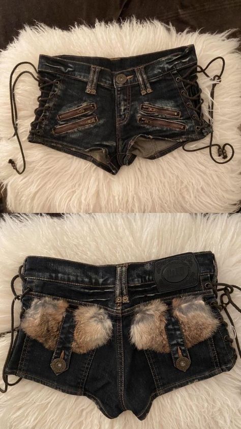 Diy Low Rise Jeans, 2000s Sleaze, Low Rise Skirt Y2k, Y2k Fashion Low Rise Jeans, Low Rise Mini Skirt Outfit 2000s, Trash Y2k, Outfits Leg Warmers, Low Waisted Jeans Y2k, Fur Shorts Y2k