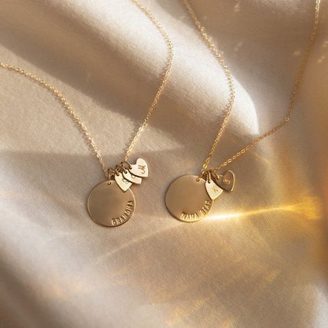 Clothing Booth, Disk Necklace, Pretty Jewelry Necklaces, Mama Necklace, Initial Gifts, Fingerprint Jewelry, Antique Jewelry Indian, Bar Ring, Personalized Pendant