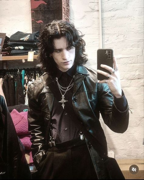 Metalhead Men Outfit, Emo Halloween Outfits, Trad Goth Masculine Outfits, Masculine Vampire Outfit, Alt Guy Hair, Trad Goth Mens Fashion, Trad Goth Men Outfits, Vampire Guy Aesthetic, Vamp Aesthetic Fashion