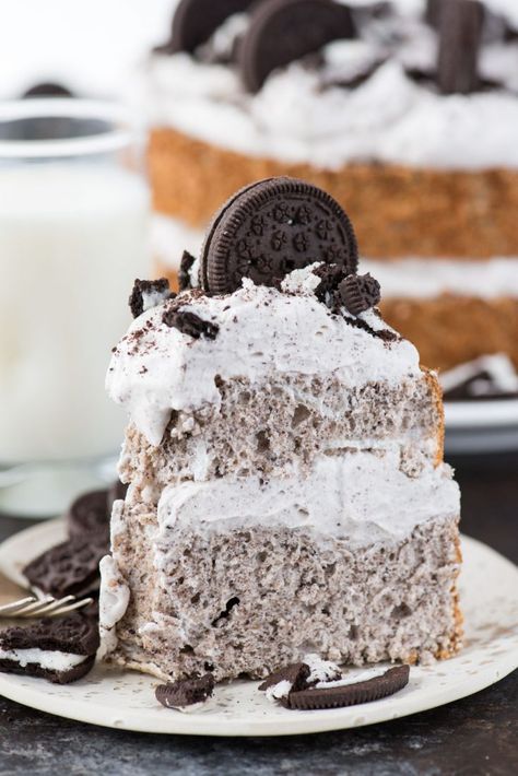 Oreo Angel Food Cake Angel Food Cake Toppings, Oreo Whipped Cream, Homemade Angel Food Cake, Gluten Free Angel Food Cake, Angel Food Cake Desserts, Angel Food Cakes, Angel Food Cake Pan, Oreo Flavors, Free Angel