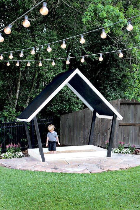 Outside Sandbox Ideas, Alternative Sandbox Ideas, Sandbox Shade Ideas, Toddler Sandbox Ideas, Sandbox Diy With Lid, Sandbox With Roof, Kids Sandbox Diy, Covered Sandbox Ideas, Diy Sandbox With Cover Easy