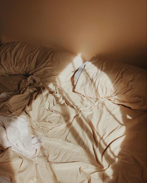 Comfort Feeling Aesthetic, Early Morning Aesthetic Bed, Cozy Sheets Aesthetic, Bed Morning Aesthetic, Light Cozy Aesthetic, Cozy Romance Aesthetic, Cozy Ipad Aesthetic, Sleepy Morning Aesthetic, Cozy Romantic Aesthetic