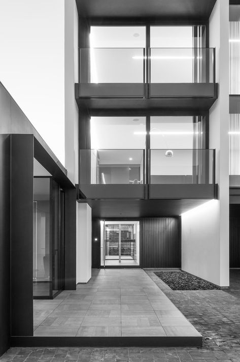 DELTA - Tielt   / Architectuuratelier De Jaeghere | Netfloor USA Jungle House, Minimalist Office, Mix Use Building, Interior Minimalista, Tropical House, Office Building, Residential Architecture, Office Space, Amazing Architecture