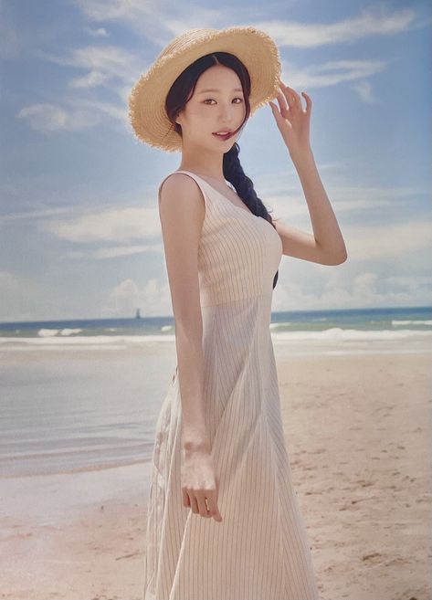 Korean Summer Outfits, Korean Summer, Summer Photoshoot, Pop Photos, Beach Photoshoot, Korean Idol, Beach Photos, Summer Girls, Beach Outfit