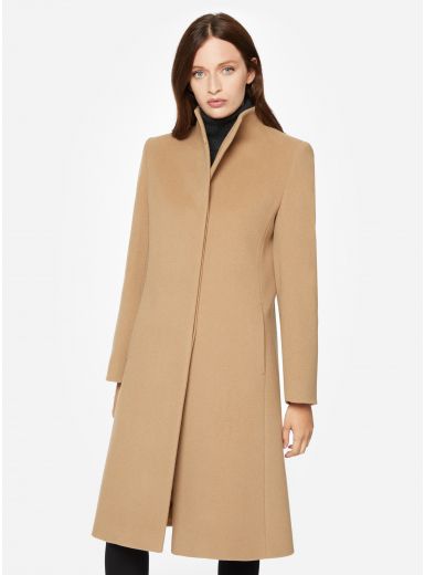 Victoria Beckham Winter Style, Cashmere Coat Women, Camel Coat Outfit, Cinzia Rocca, Professional Wear, Woman Suit Fashion, Camel Coat, Red Coat, Cashmere Coat