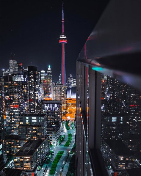 A Cinematic Stroll Through Toronto At Night – Fubiz Media Toronto At Night, Canada Honeymoon, Backpacking Canada, Canada Vacation, Canada Photography, Toronto City, Toronto Travel, Mont Fuji, Vacation Photography