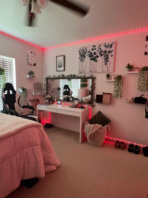 Girlie Apartment, Street Room, Baddie Apartment, Baddie Apartment Ideas, Pinterest Room, Room Organization Bedroom, Luxury Room Bedroom, Chill Room, Dream Apartment Decor