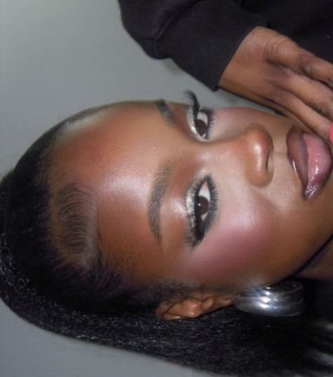 90s Makeup Look, Doll Eye Makeup, Makeup For Black Skin, Swag Makeup, Cool Makeup Looks, Creative Makeup Looks, Glamour Makeup, Dark Skin Makeup, Looks Black