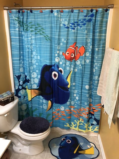 Finding Nemo Shower Curtain, Nemo Bathroom Ideas, Finding Nemo Bathroom Decor, Finding Nemo Wallpaper, Toddler Bathroom Ideas, Unisex Kids Bathroom Ideas, Finding Nemo Bathroom, Nemo Bathroom, Nemo Wallpaper