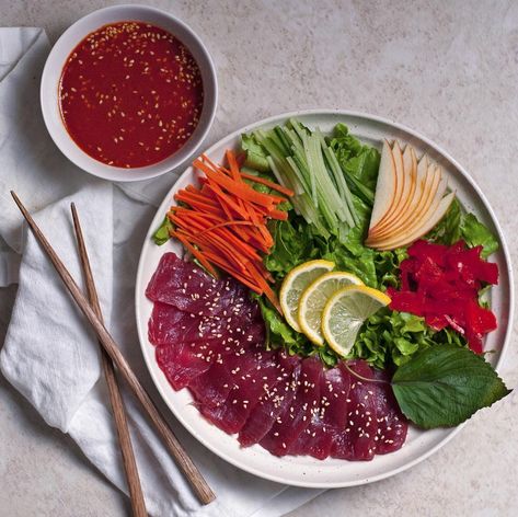 [Homemade] Hue dup bap - korean sashimi rice bowl Korean Sashimi, Korean Recipes, Beef Salad, Holiday Menus, Food Images, Rice Bowl, Menu Ideas, Rice Bowls, The Hub