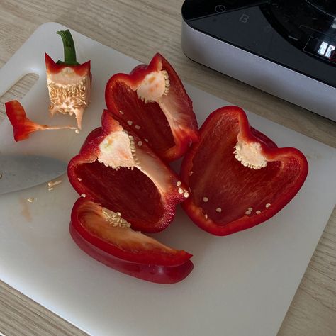 aesthetic red pepper? idk it looked cute Bell Peppers Aesthetic, Red Pepper Aesthetic, Bell Pepper Aesthetic, Peppers Aesthetic, Evie Aesthetic, Pepper Aesthetic, Aesthetic Red, Fav Characters, Red Bell Pepper