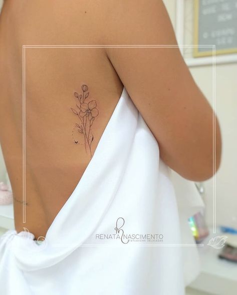 Tattoo In Ribs Women, Flower Tattoo Upper Back, Fine Line Flower Tattoo Back Of Arm, Back Bouquet Tattoo, Small Floral Rib Tattoo, Woman Side Tattoo Ribs, Flowers On Side Tattoo, Spine Bouquet Tattoo, Fine Line Small Flower Tattoo