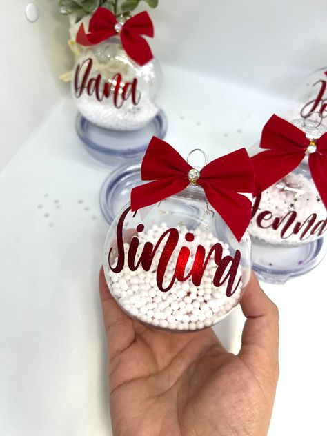 Baby Cake Pops, Cricut Ornaments, Cricut Christmas Ideas, Christmas Crafts To Sell, Custom Ornaments, Christmas Tree Decorations Diy, Balloon Gift, Cricut Craft Room, Cricut Creations