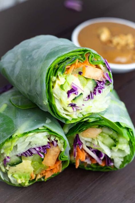 These Garden Spring Rolls are one of our favorite recipes. Add a big bowl of steamed rice, and we've got dinner! Thai Spring Rolls, Vegan Spring Rolls, Rice Wraps, Rice Paper Rolls, Spring Roll Recipe, Vegan Wraps, Veggie Wraps, Easy Veggie, Spring Roll