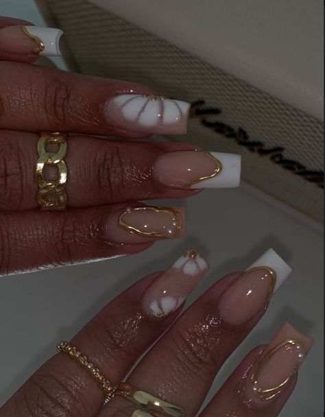 Short Nails White And Gold, Short Nails Ideas November, Trendy Nails Black Women, Short Nails Inspo Acrylic, Basic Gel X Nails, Short Nails Ideas Pastel Colors, Nail Ideas For A Wedding Guest, White French Tip Nails With Design Coffin, Mail Sets Acrylic